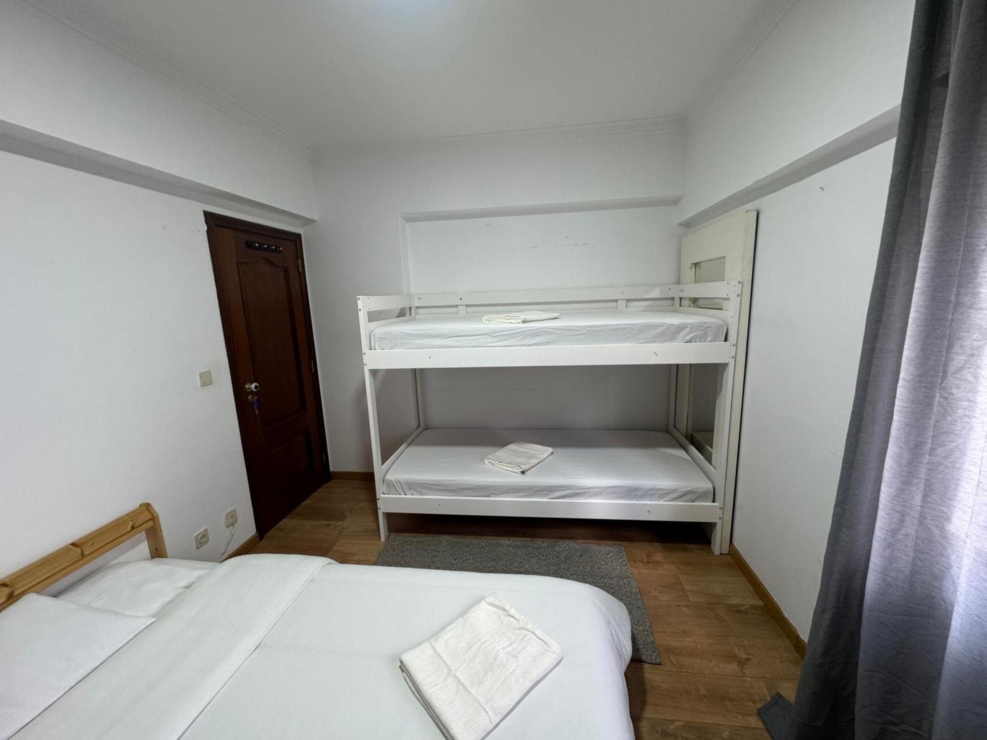 Airport And Bus Station Home Лиссабон Номер фото